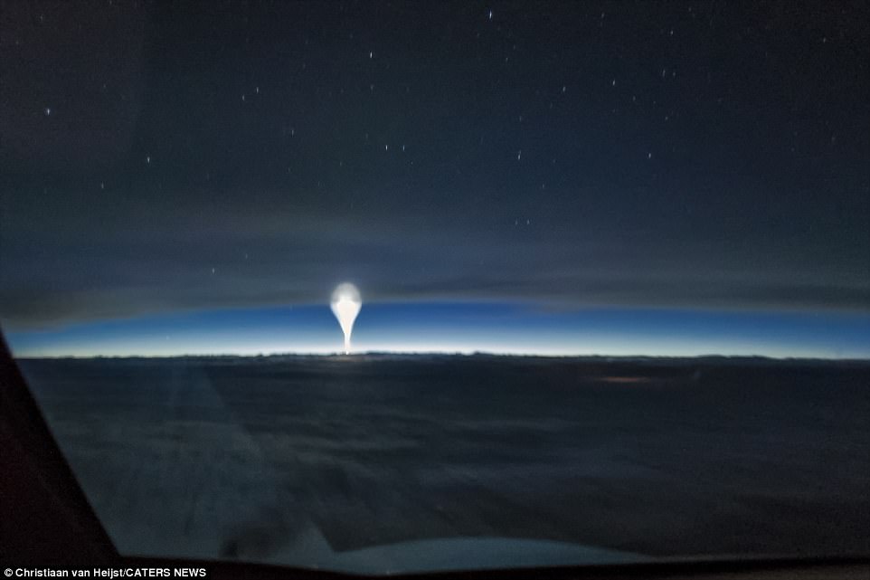 взлет баллистической ракеты, фото с самолета