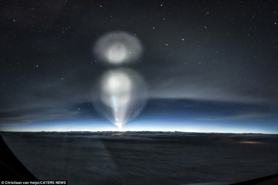 взлет баллистической ракеты, фото с самолета